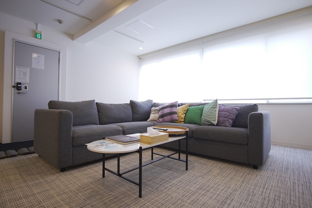 デラックス アパートメント (301) リビング エリア4 | INOVE VILLA OSAKA