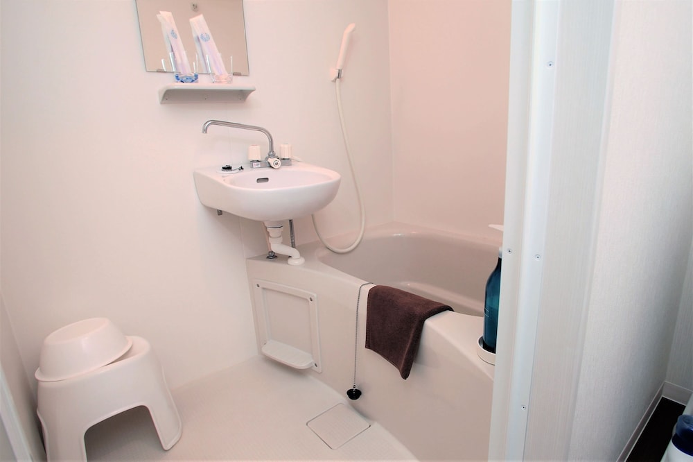 スタンダード ツインルーム (201) バスルーム1 | ヌメロ ウーノ 東京