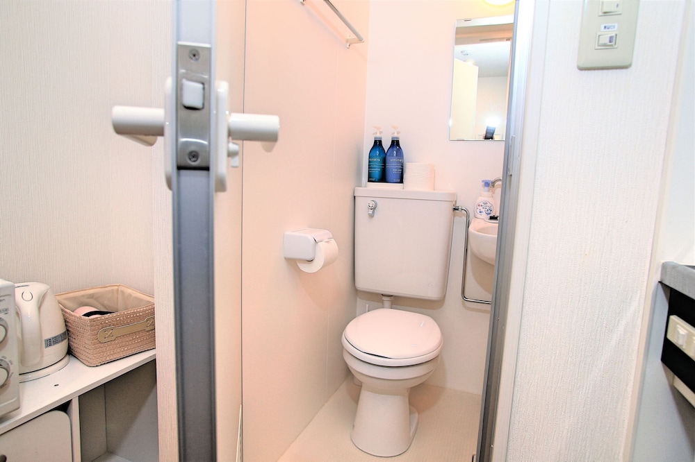 エコノミー ダブルルーム (203) バスルーム1 | ヌメロ ウーノ 東京