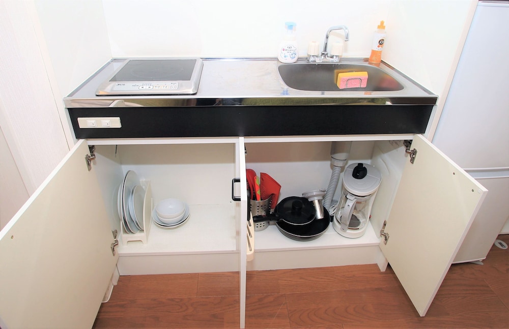 エコノミー ダブルルーム (203) 専用キッチン2 | ヌメロ ウーノ 東京