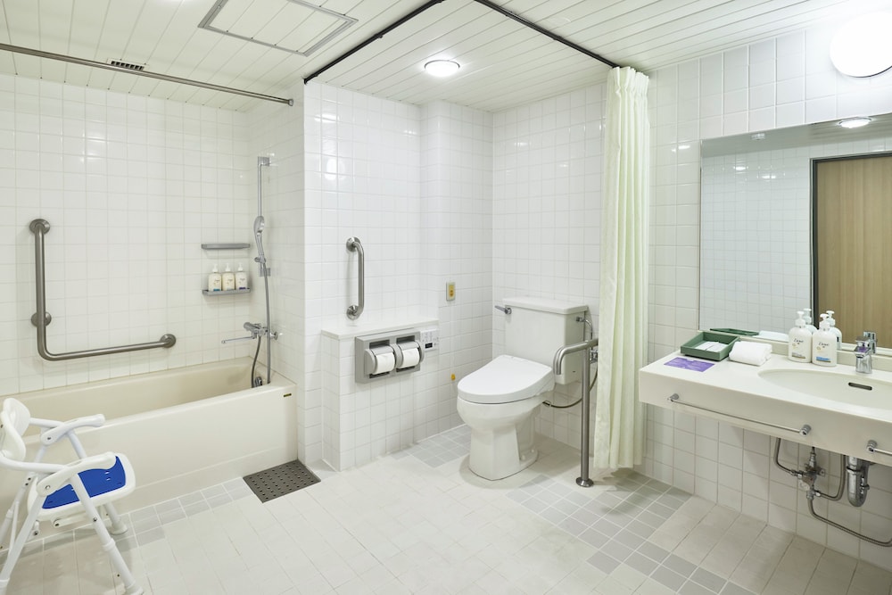 プレミアム ルーム シングルベッド 2 台 バリアフリー マウンテンビュー バスルーム0 | ANAホリデイ・インリゾート軽井沢 by IHG