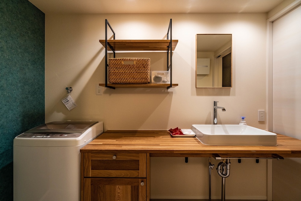 一棟貸し 102 バスルームのシンク0 | Rakuten STAY HOUSE × WILLSTYLE 八幡堀