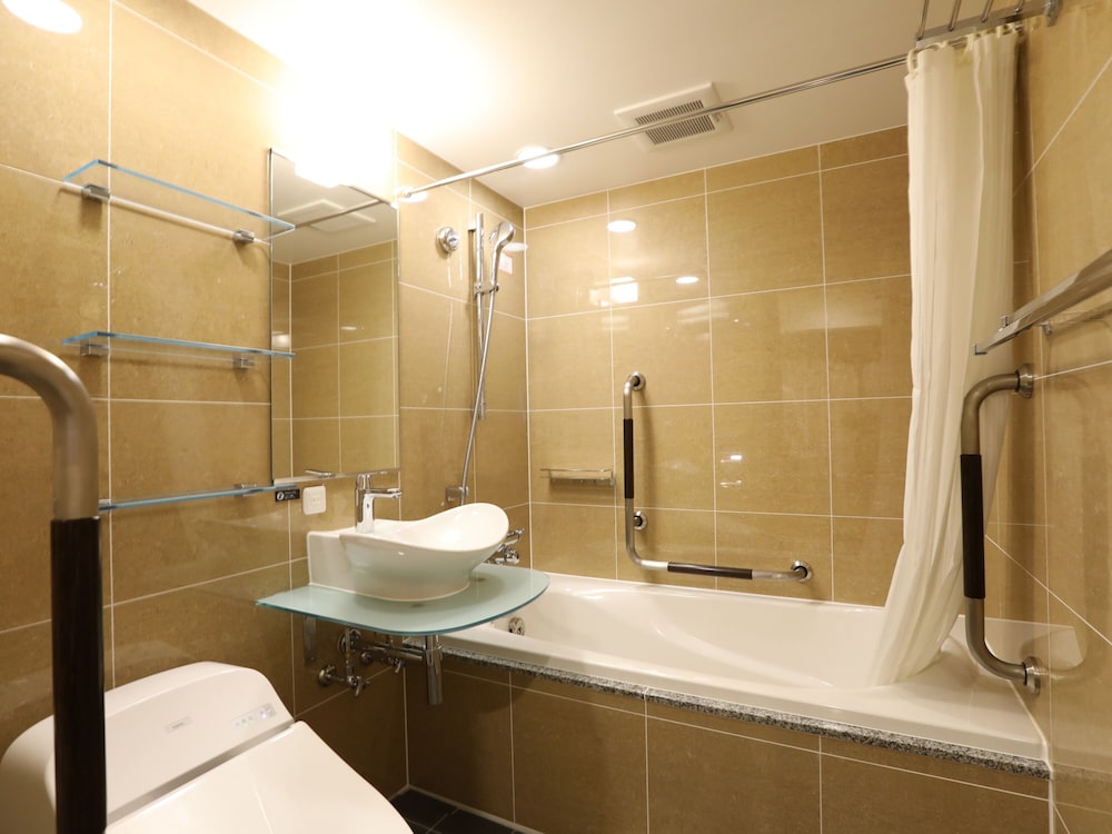 デラックス ツインルーム シングルベッド 2 台 禁煙 21平米 バスルーム5 | アパホテル〈新宿 歌舞伎町中央〉