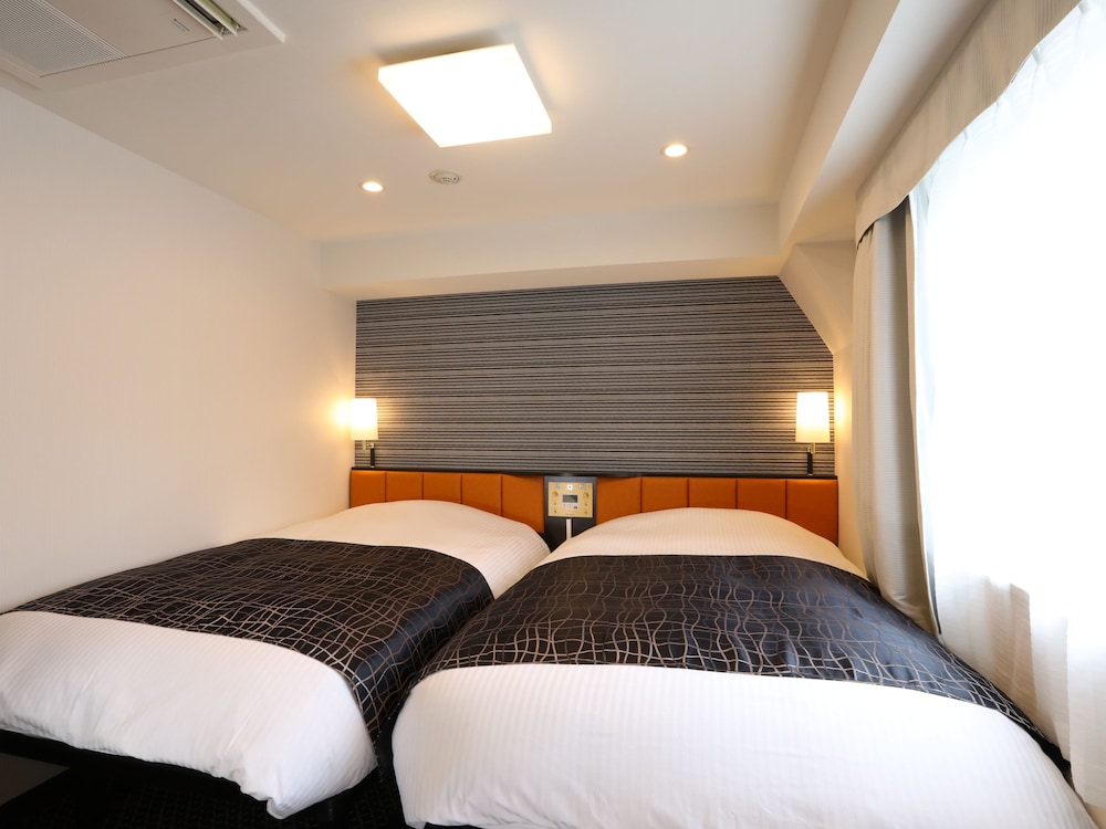 ツインルーム シングルベッド 2 台 禁煙 12平米 | アパホテル〈新宿 歌舞伎町中央〉