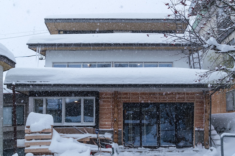 施設の入り口1 | Nozawa Gondola Apartments