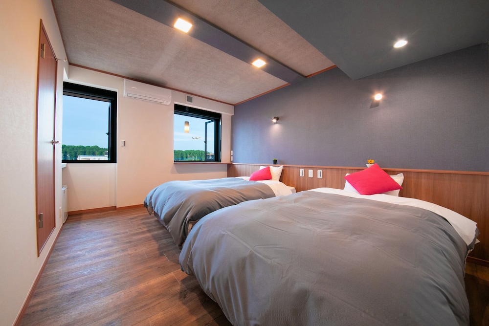 ツインルーム 飛行機ビュー 客室2 | 成田AICエアポートホテル