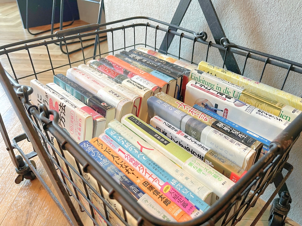 コンフォート ダブルルーム ダブルベッド 1 台 リビング エリア2 | Book Tea Bed 新宿御苑