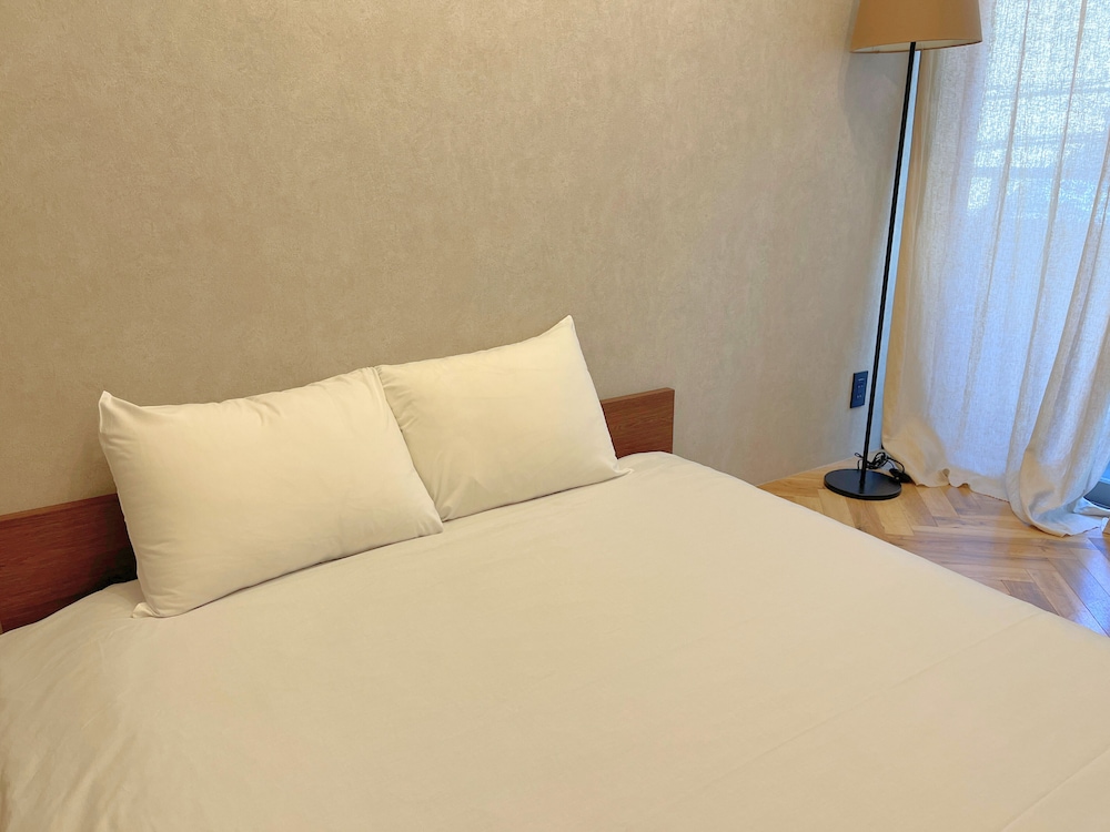 スタンダード ダブルルーム 客室3 | Book Tea Bed 新宿御苑