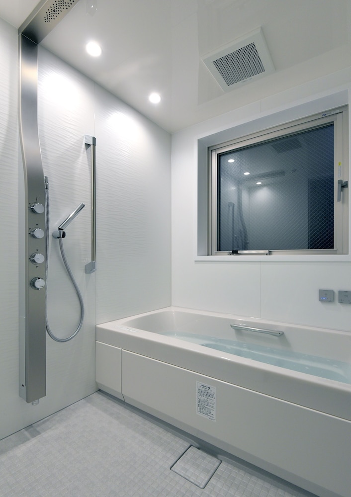 プレジデンシャル スイート ベッドルーム (複数) 禁煙 スパ浴槽 専用スパ浴槽1 | ランドーレジデンスすすきのスイーツ