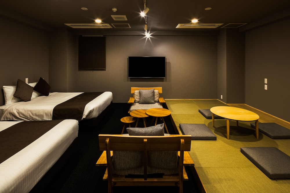 ラグジュアリー スイート ベッド (複数台) シティビュー 客室2 | ランドーレジデンスすすきのスイーツ