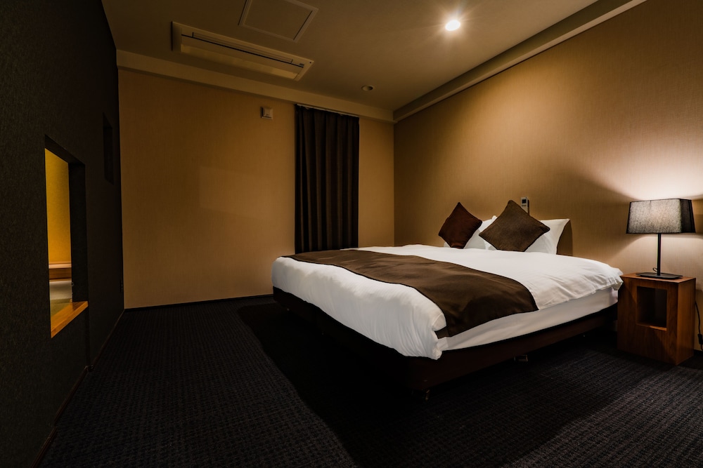 プレジデンシャル スイート ベッドルーム (複数) 禁煙 スパ浴槽 客室3 | ランドーレジデンスすすきのスイーツ