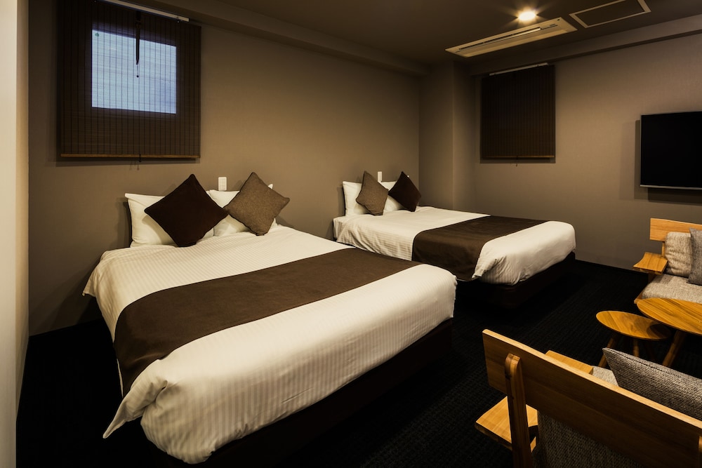 ラグジュアリー スイート ベッド (複数台) シティビュー 客室1 | ランドーレジデンスすすきのスイーツ