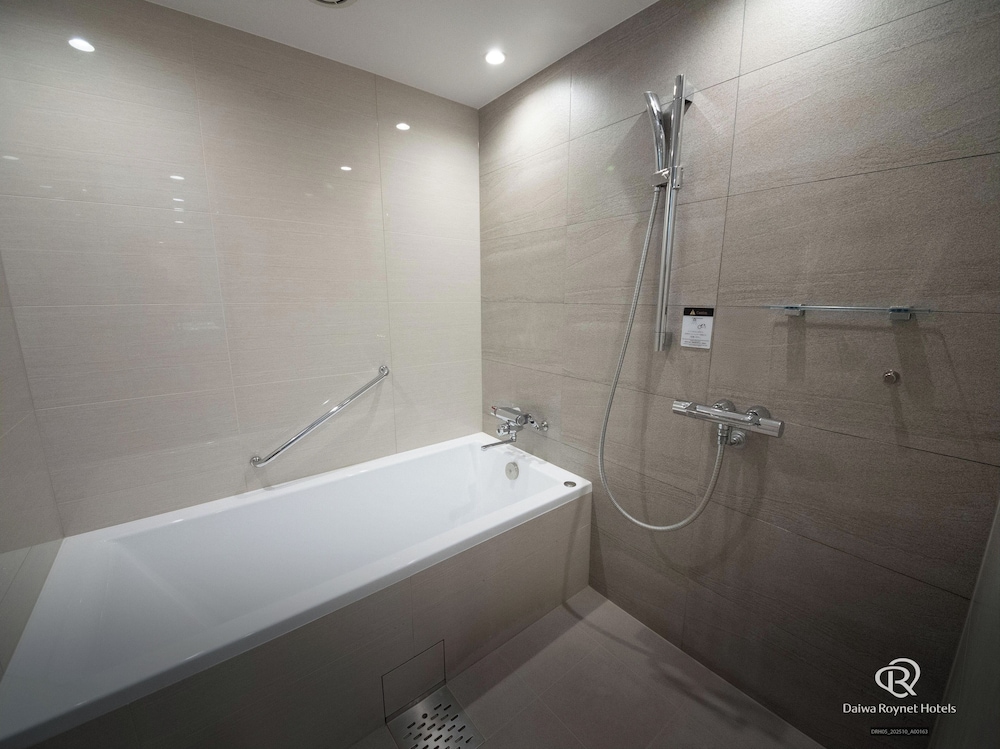 ジュニアスイート TRAIN VIEW 禁煙 バスルーム0 | ダイワロイネットホテル京都テラス八条 PREMIER