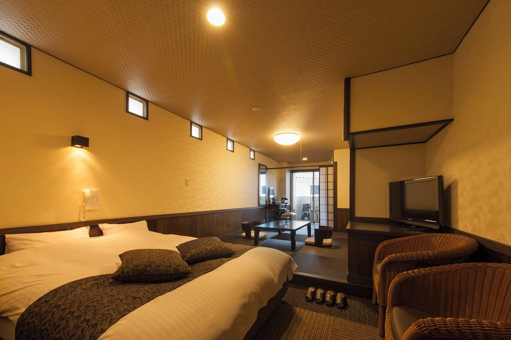 [2Fコーナーダブル] 温泉露天風呂付客室(部屋食)※ペット可 客室1 | 愛犬と泊まれる海と夕陽の楽園　頬杖の刻