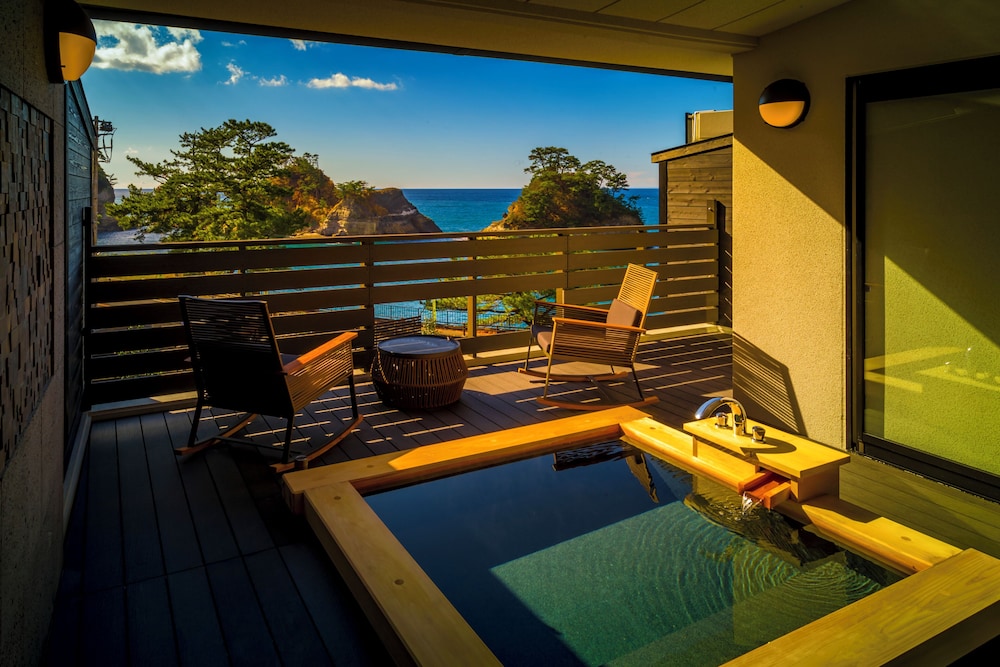 [瑪瑙] 温泉露天風呂付客室 夕日百選の堂ヶ島と駿河湾を一望 禁煙 バスルーム0 | 繭二梁