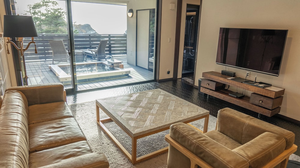 [玻璃] 温泉露天風呂付客室 夕日百選の堂ヶ島と駿河湾を一望 禁煙 客室4 | 繭二梁