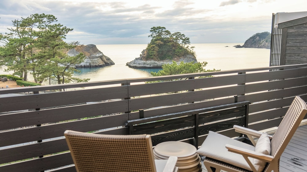 [玻璃] 温泉露天風呂付客室 夕日百選の堂ヶ島と駿河湾を一望 禁煙 ビーチ / オーシャン ビュー0 | 繭二梁