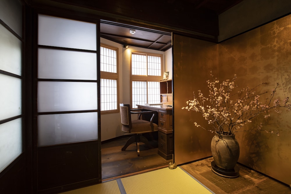 町家一棟貸し(国指定文化財) リビング エリア1 | 金沢町家 兼六