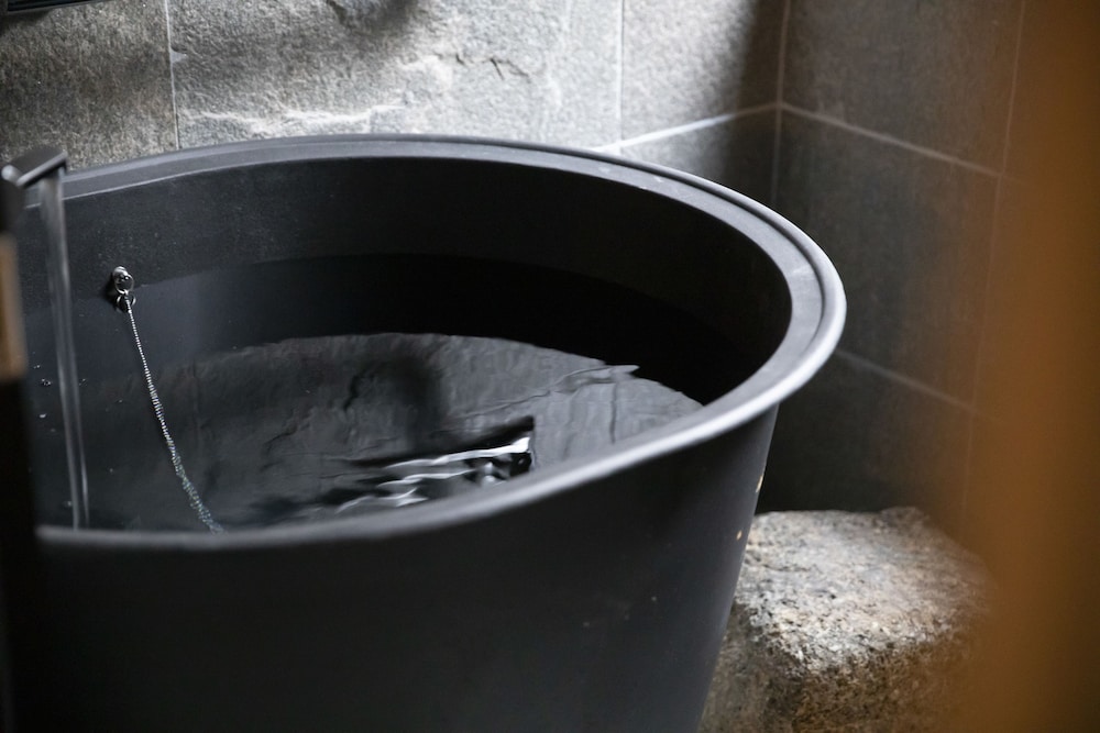 町家一棟貸し(国指定文化財) 深めの浴槽0 | 金沢町家 兼六