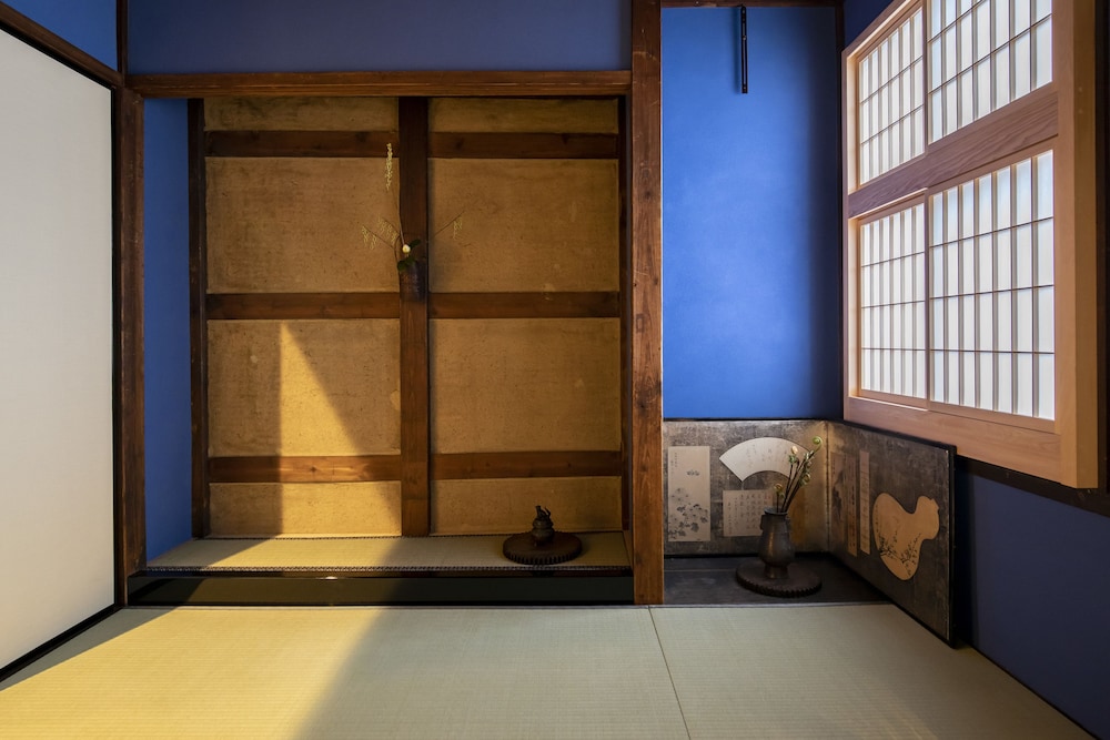 町家一棟貸し(国指定文化財) リビングルーム3 | 金沢町家 兼六