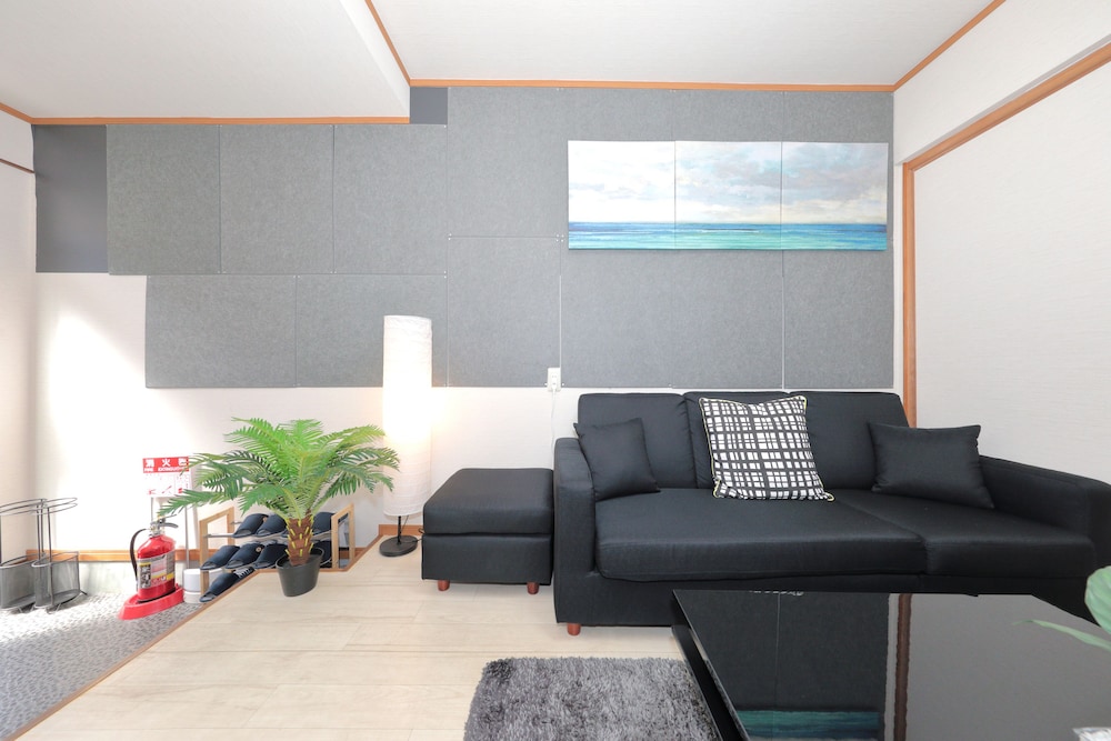 内部エントランス1 | Namba East House01 内部エントランス1 | Namba East House01