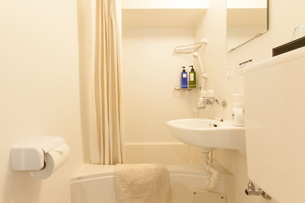 エコノミー ダブルルーム バスルーム0 | 44824 ココロイン浅草蔵前 (心心樂)