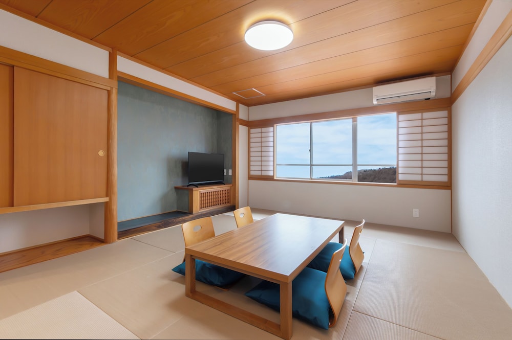 [禁煙] 和室10畳+8畳 バス無し 客室1 | 亀の井ホテル 草津リゾート