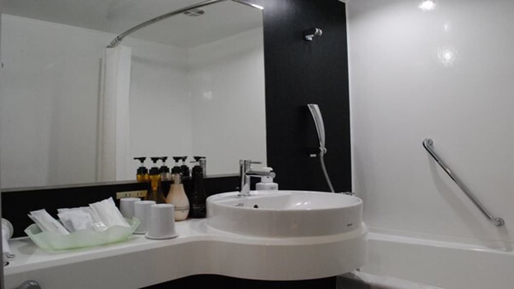 ダブルルーム 禁煙 バスルーム0 | サイプレスガーデンホテル