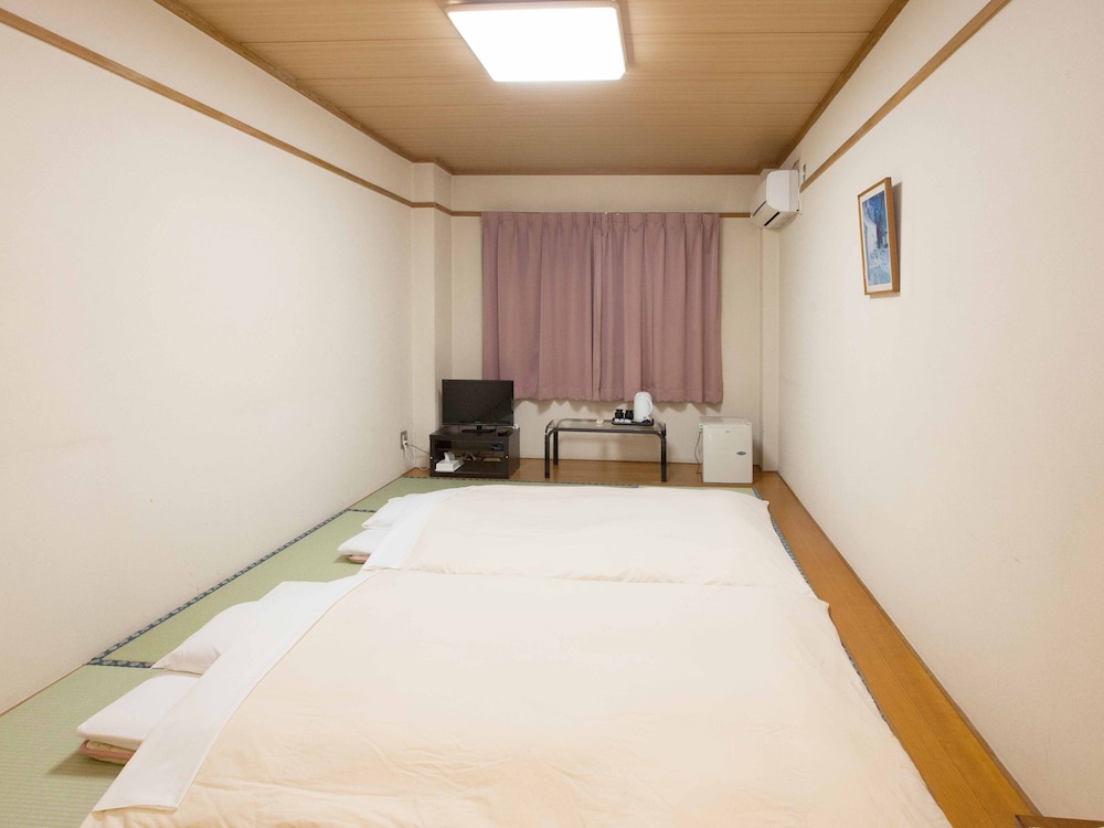 和室 2名用 共同バス·トイレ 喫煙可 | ビジネスホテル伊勢崎平成イン
