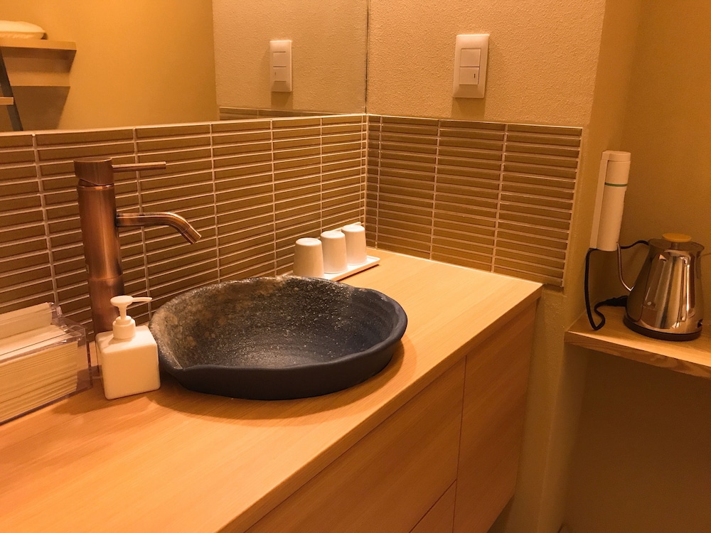 デラックス ダブルルーム 1 ベッドルーム 禁煙 バスルームのシンク1 | 四季々々 東山