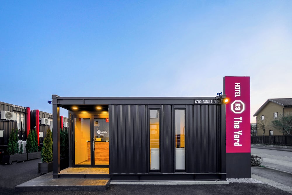 フロント1 | HOTEL R9 The Yard 真岡熊倉