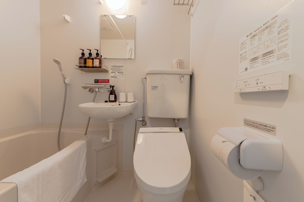 スタンダード ツインルーム (23時以降のチェックインはできませんのでご注意ください) バスルーム0 | HOTEL R9 The Yard 真岡熊倉