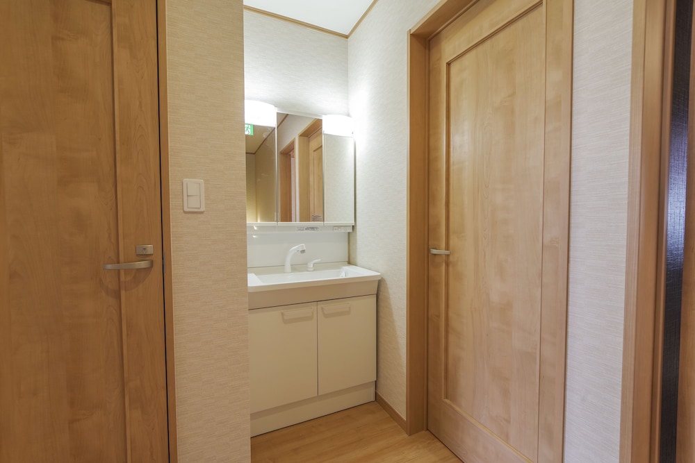 ハウス 4 ベッドルーム バスルームのシンク0 | 百名テラス