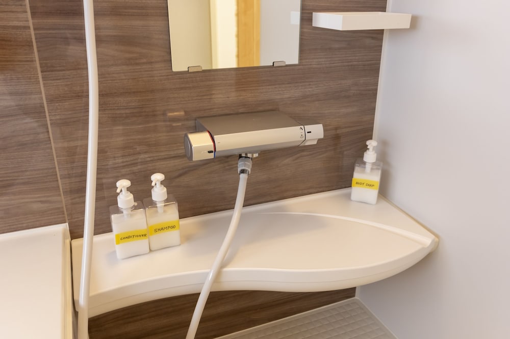 ハウス 4 ベッドルーム バスルーム4 | 百名テラス