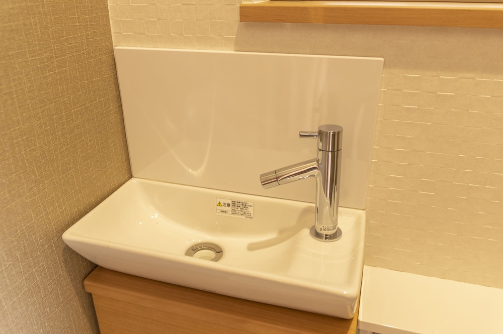 ハウス 4 ベッドルーム バスルームのシンク1 | 百名テラス