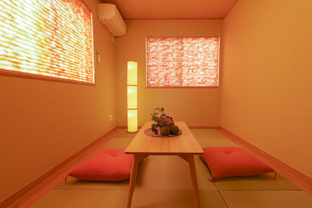 ハウス 4 ベッドルーム リビングルーム1 | 百名テラス