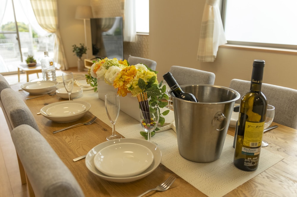 ハウス 4 ベッドルーム 客室内のダイニングエリア0 | 百名テラス