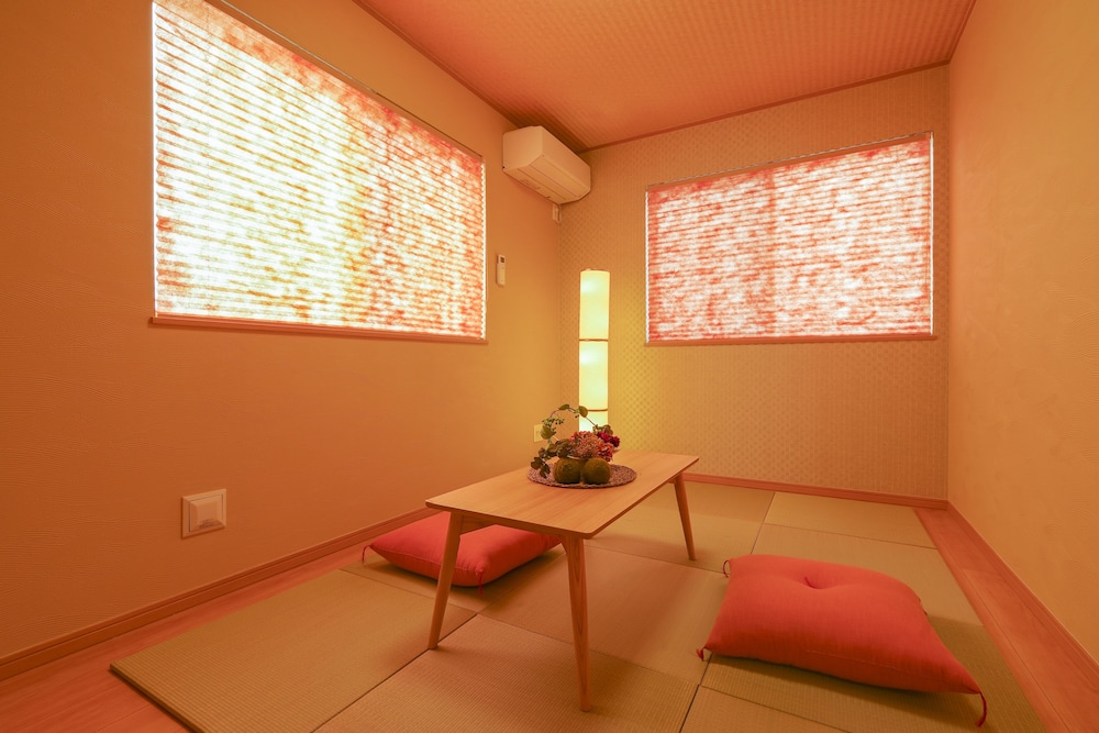 ハウス 4 ベッドルーム リビングルーム2 | 百名テラス