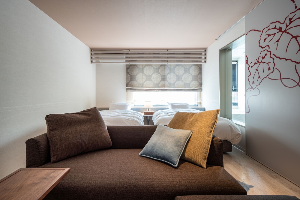 Room#401 スイートルーム ツイン 客室1 | La Viola