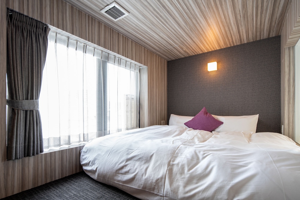 Room#402 スタンダードルーム クイーン 客室1 | La Viola
