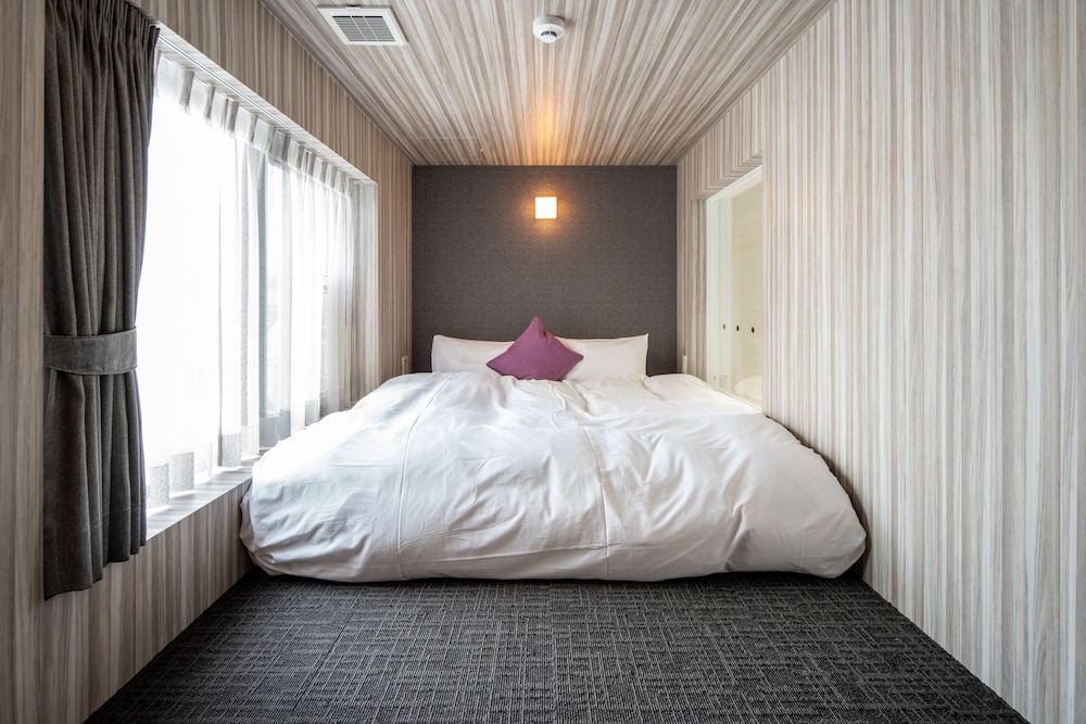 Room#402 スタンダードルーム クイーン | La Viola