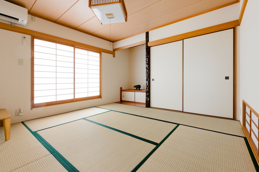 和室 3人部屋 共用バスルーム 客室4 | +9 station イン