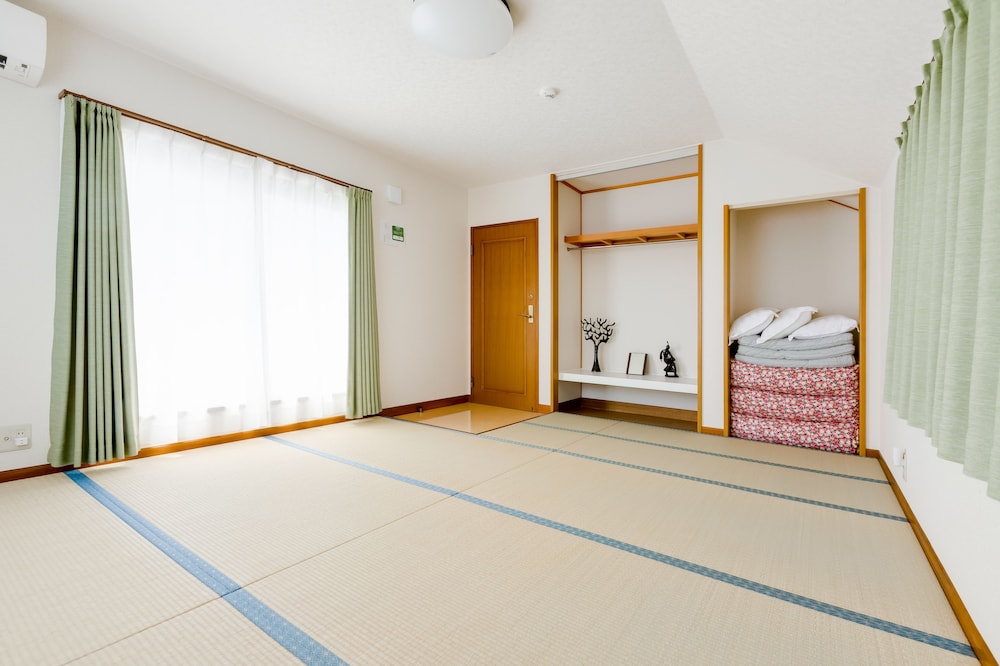 和室 4人部屋 共用バスルーム 客室3 | +9 station イン