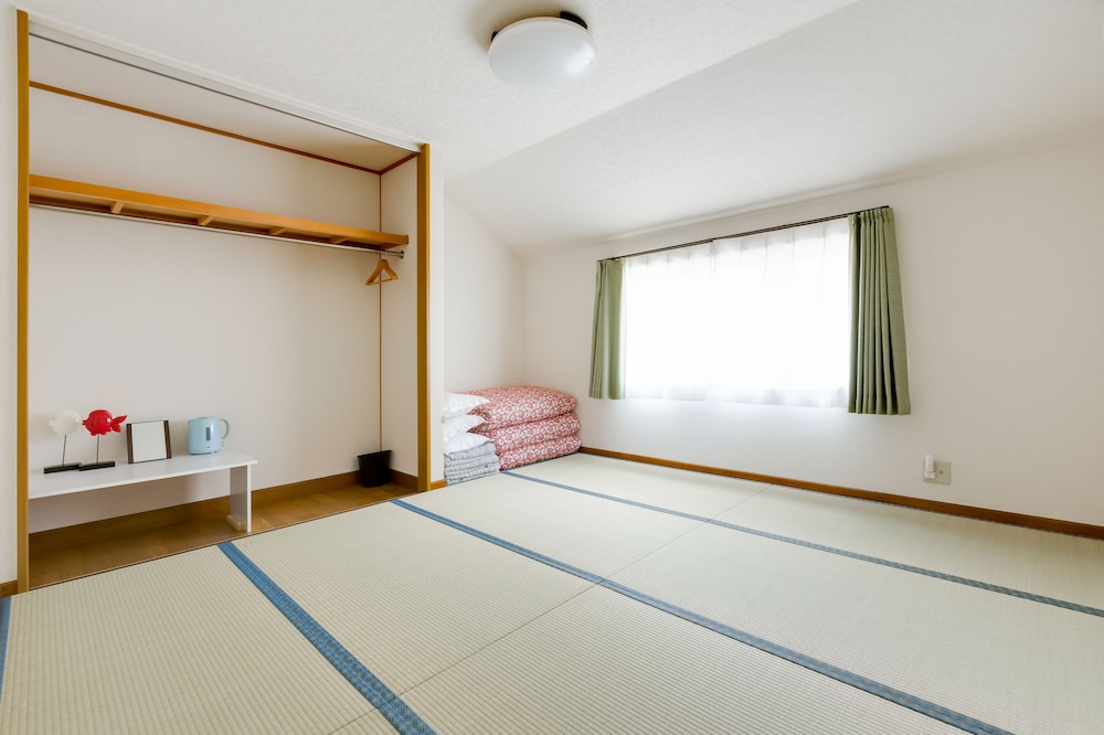 和室 3人部屋 共用バスルーム 客室6 | +9 station イン