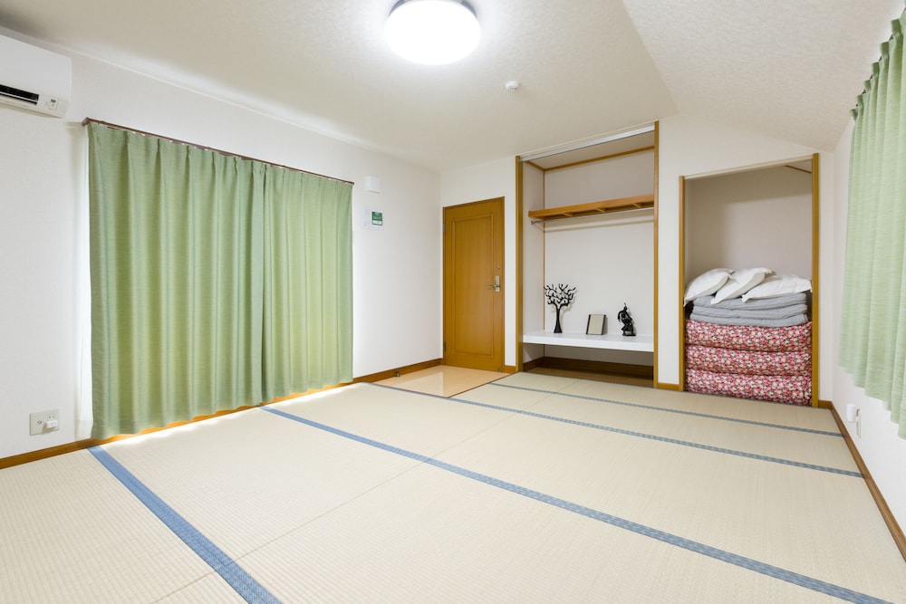 和室 3人部屋 共用バスルーム 客室3 | +9 station イン