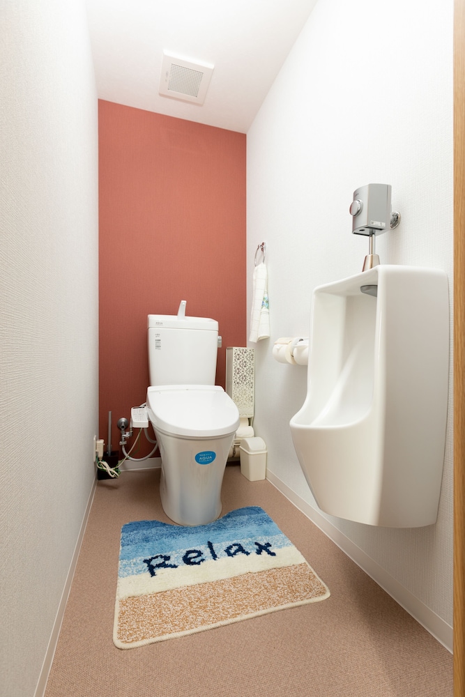 和室 4人部屋 共用バスルーム A バスルーム0 | ABC ゲストハウス