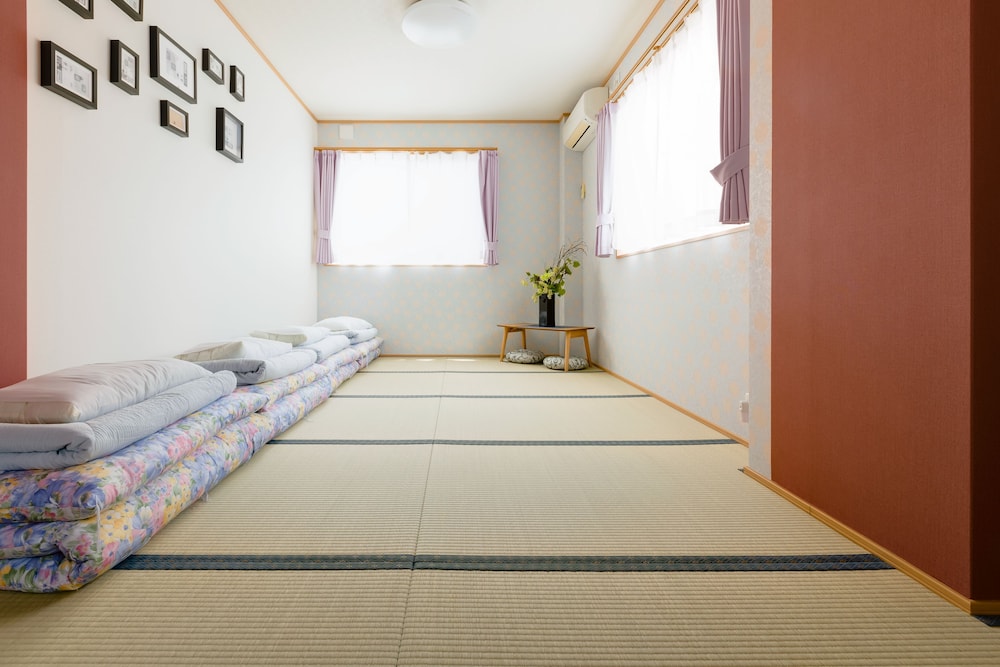 和室 4人部屋 共用バスルーム A 客室3 | ABC ゲストハウス