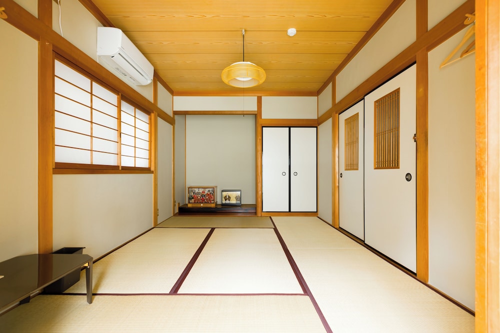 和室 4人部屋 共用バスルーム | A&Z ゲストハウス
