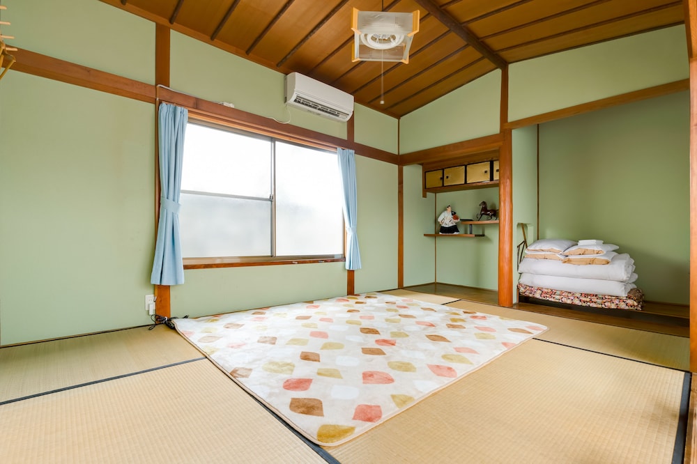 和室 6人部屋 専用バスルーム 客室5 | A&Z ゲストハウス