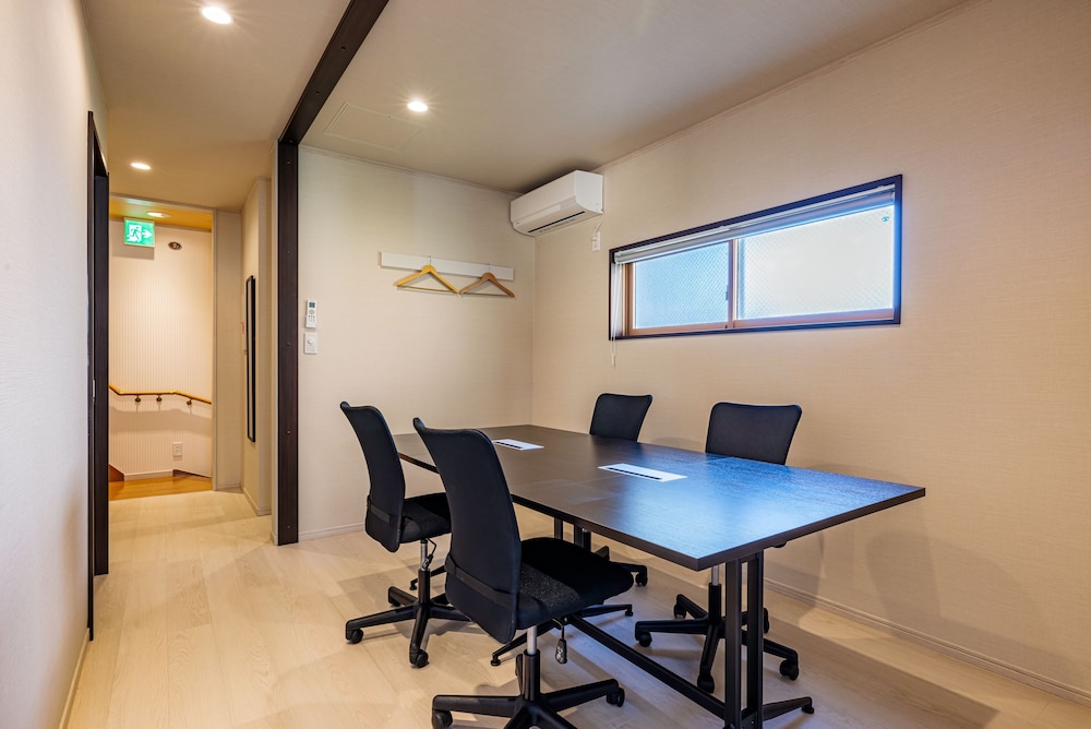 会議室1 | THE GATE HOSTEL SHONAN FUJISAWA